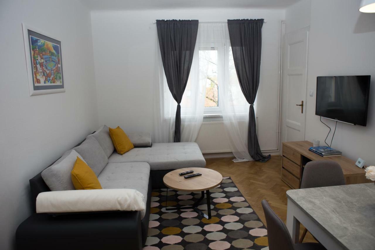 Deluxe Apartments ซาเกร็บ ภายนอก รูปภาพ