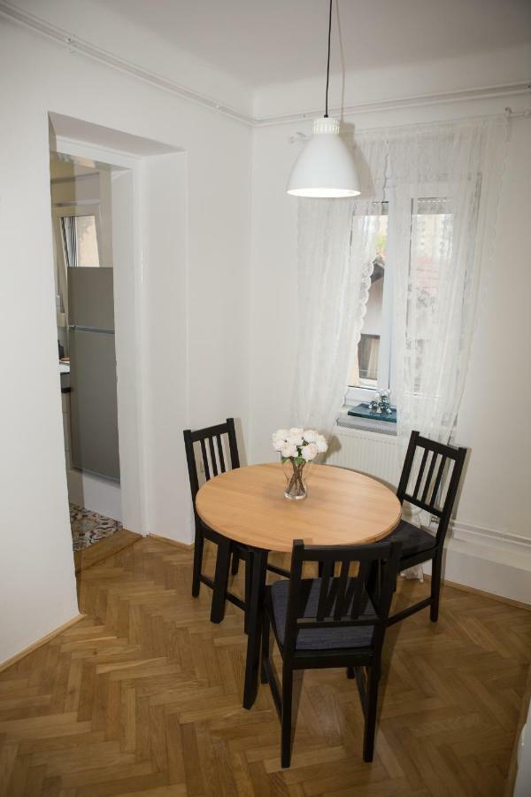 Deluxe Apartments ซาเกร็บ ภายนอก รูปภาพ